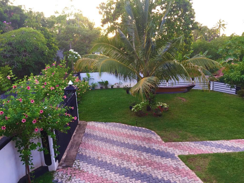 Villa Shanaya Hikkaduwa Extérieur photo