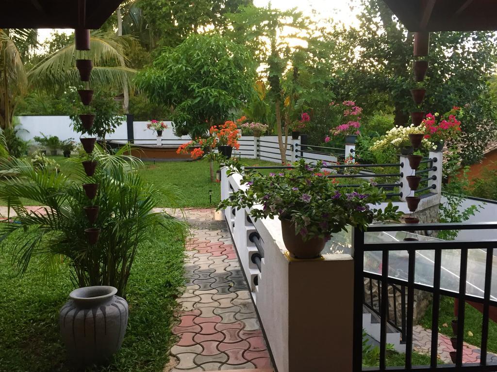 Villa Shanaya Hikkaduwa Extérieur photo