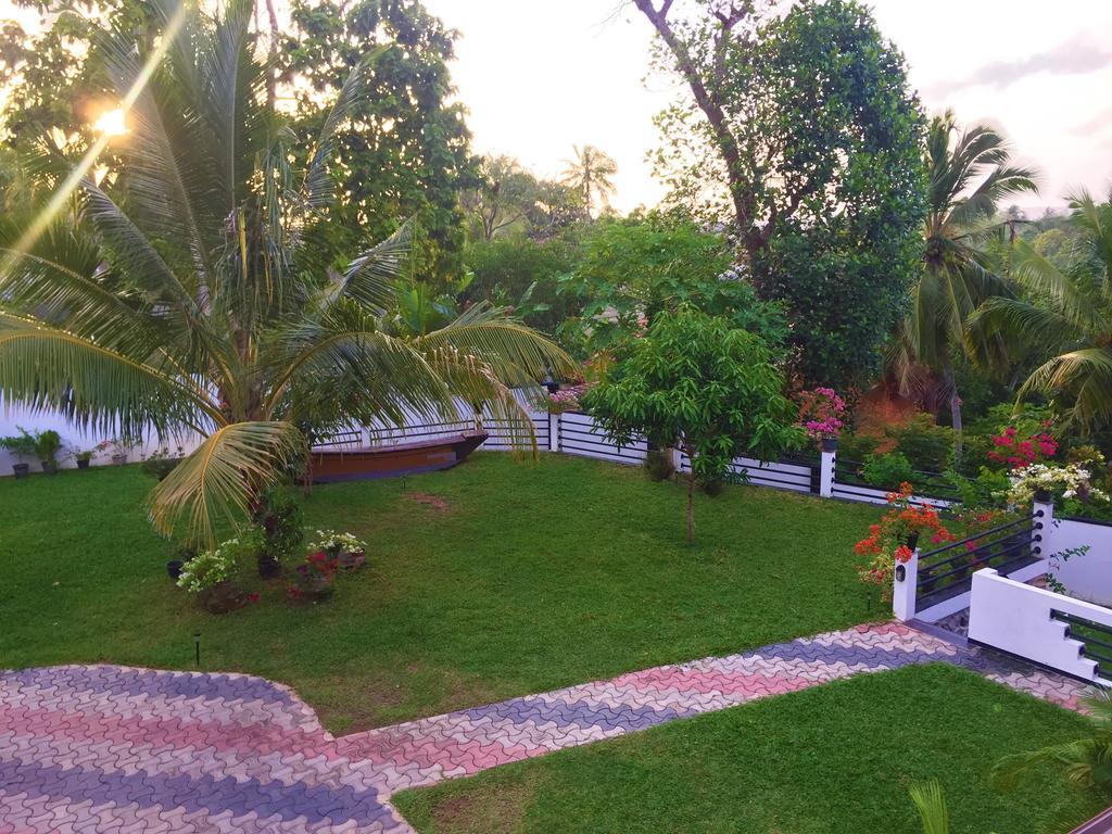 Villa Shanaya Hikkaduwa Extérieur photo