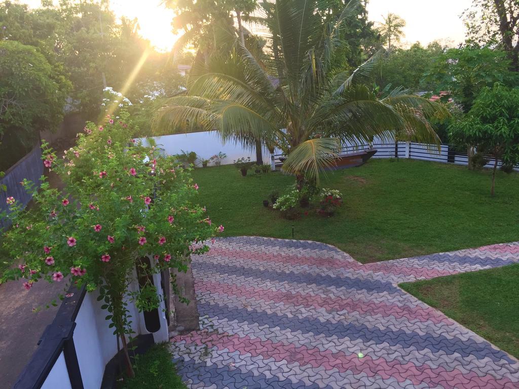 Villa Shanaya Hikkaduwa Extérieur photo